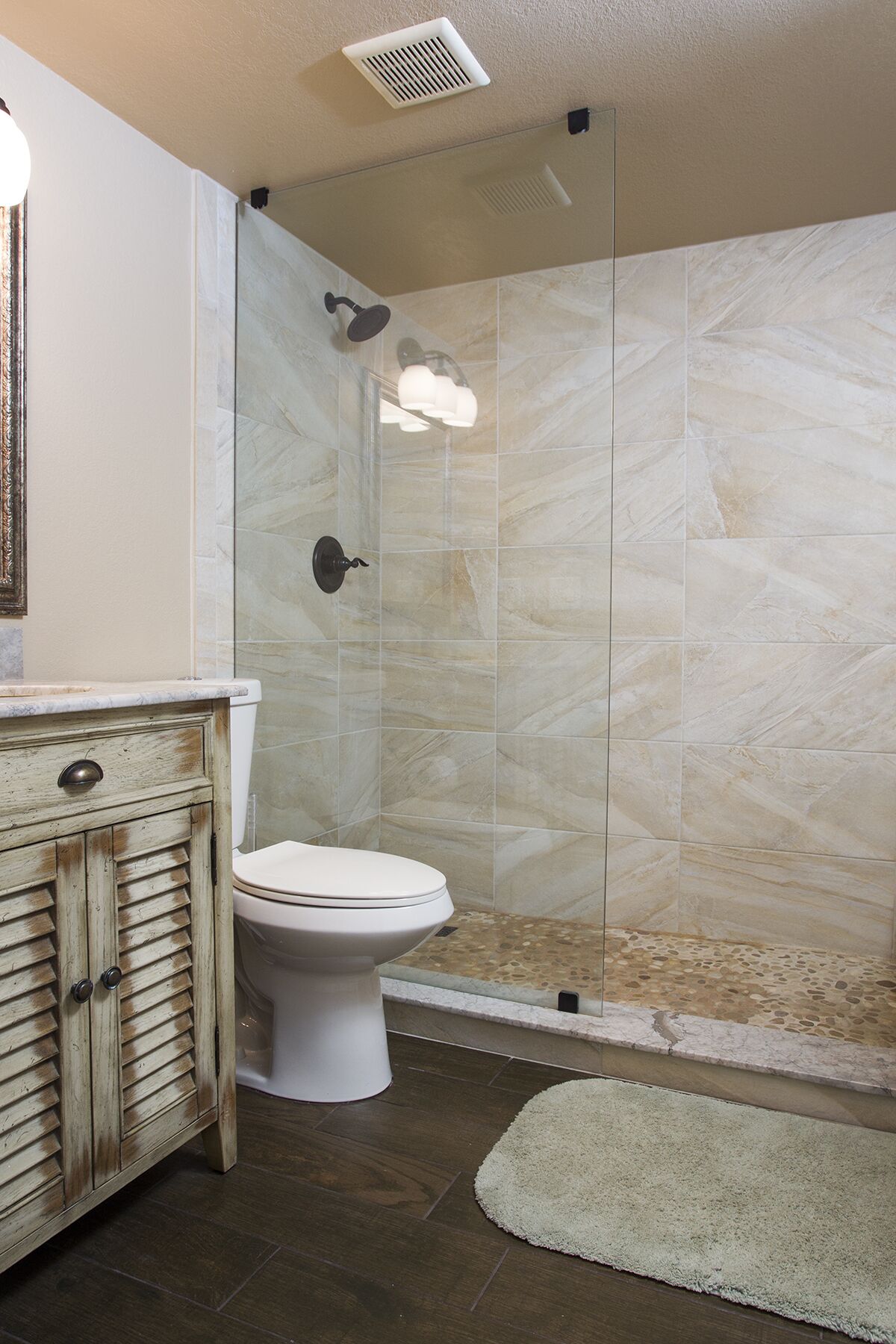 Ensemble douche/baignoire, sèche-cheveux, serviettes fournies, savon