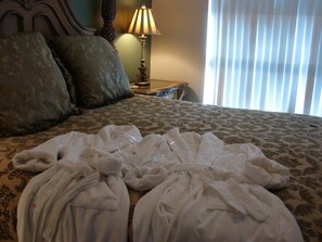 2 bedrooms, in-room safe, iron/ironing board, free WiFi