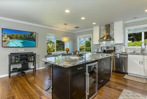 Fridge, microwave, oven, stovetop - CLOUD 9 BEACH HOUSE, MAUI FAMILY OWNED, Walk to Beach, Oceanview,  Clean (Kihei)