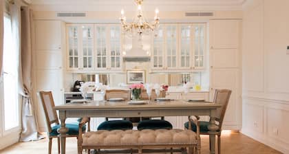 Unbelievable Home Away from Home with Balcony and Eiffel View