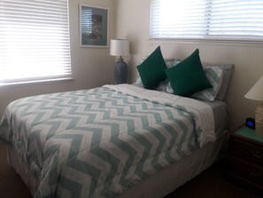 3 habitaciones, tabla de planchar con plancha y cuna de viaje 