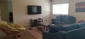 Smart TV, fireplace, DVD player, stereo