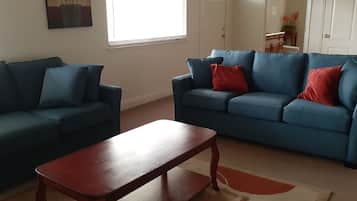 Smart TV, fireplace, DVD player, stereo