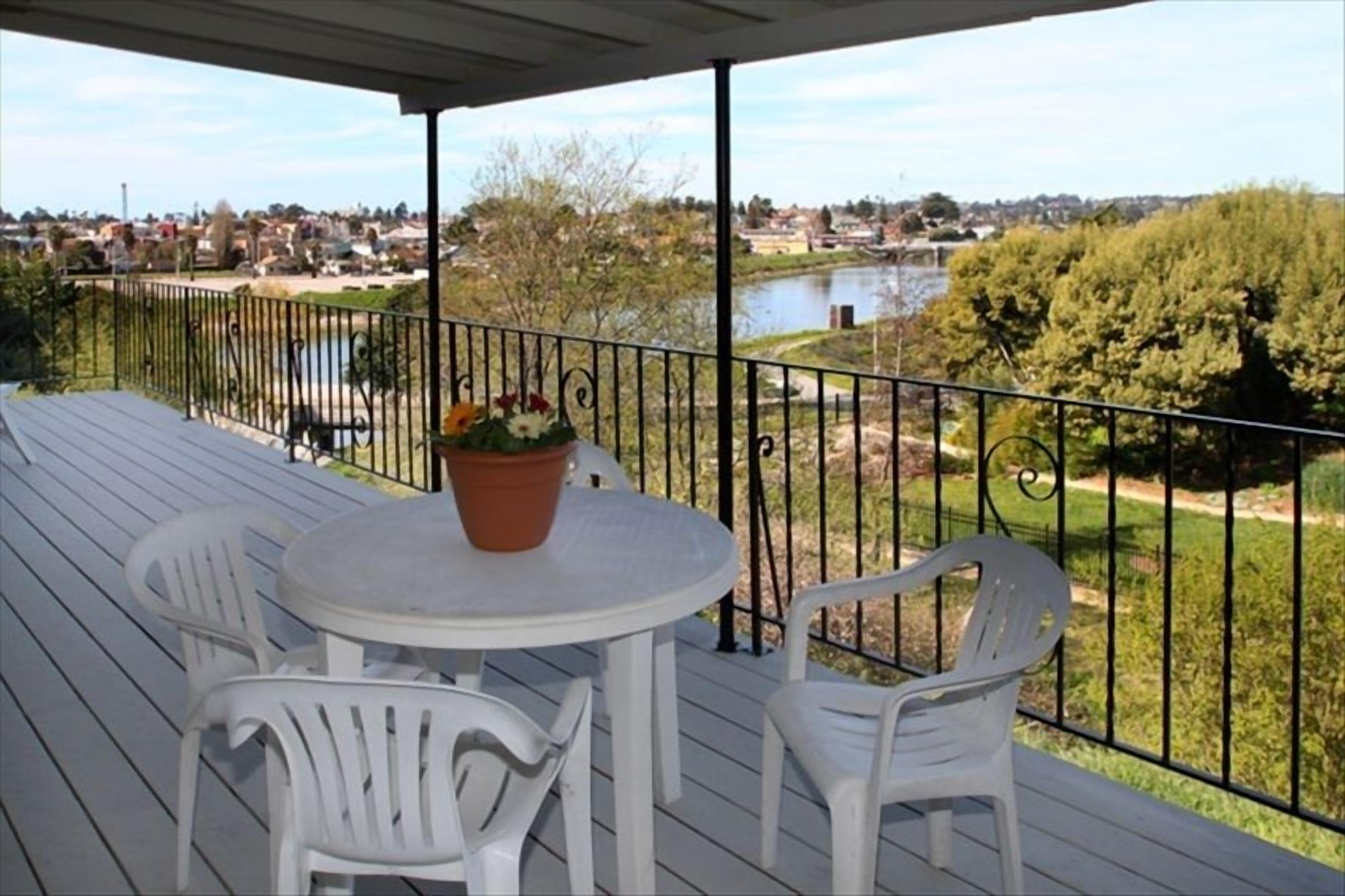 Beautiful View...and 5 Houses from Boardwalk!