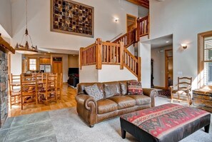 TV, fireplace, table tennis, stereo