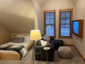 5 bedrooms, iron/ironing board, WiFi, bed sheets