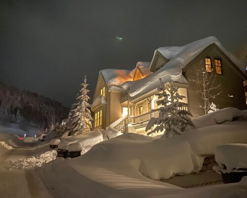 5 BR Private Home Walk to Main St Hot Tub, 5 BR w 2 Main Suites - Private Home - Walk to Main St -Ho...