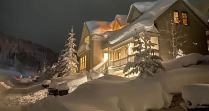 5 BR Private Home Walk to Main St Hot Tub, 5 BR w 2 Main Suites - Private Home - Walk to Main St -Ho...