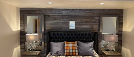 5 bedrooms, iron/ironing board, WiFi, bed sheets