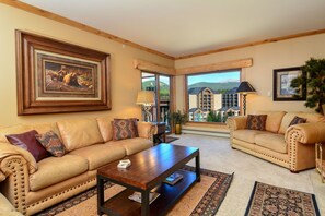 Smart-TV, Kamin, Stereoanlage