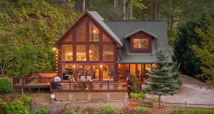 LUXURY CABIN, SPECTACULAR VIEW, HOT TUB, FIREPIT, PRIVACY, FIREPLACE, JACUZZI