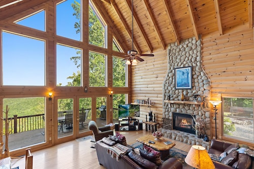 LUXURY CABIN, SPECTACULAR VIEW, HOT TUB, FIREPIT, PRIVACY, FIREPLACE, JACUZZI 
