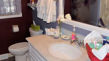 Combined shower/bathtub, hair dryer, towels, soap