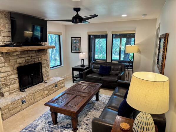 Smart TV, DVD player, books, offices