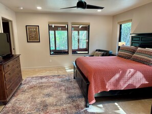 2 bedrooms, desk, iron/ironing board, travel cot