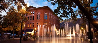 Aspen Mountain Views, Bright Corner 2BR, Pool, Hot Tub, 7-Min Walk to Gondola