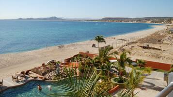 Am Strand, Liegestühle, Strandtücher