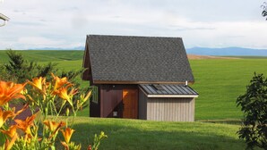 Unclassified image, 4 of 48, button - Cozy Timber Frame Cabin with Private Hot Tub and Amazing Views! (Manhattan)
