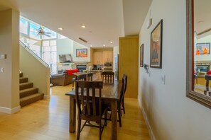 Dining - Magic Carpet 2 bdrm 2 bth plus game loft walking distance to Giant Steps Lifts (Brian Head)