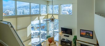 Magic Carpet 2 bdrm 2 bth plus game loft walking distance to Giant Steps Lifts