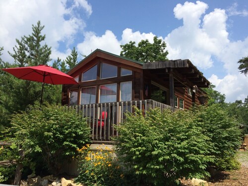 Rustic Mountain Retreat – Breathtaking Views, Private Hot Tub & Grill.