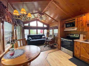 TV, fireplace, DVD player, books - Rustic Mountain Retreat – Breathtaking Views, Private Hot Tub & Grill. (Newport)