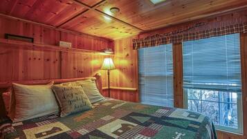 2 sovrum, skrivbord, internet och sängkläder