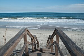 On the beach, sun loungers, beach towels - Private Oceanfront, Pet Friendly, One Bedroom (Fernandina Beach)