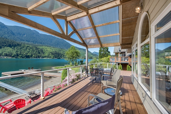 Large deck for entertaining