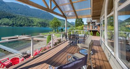 Lake Sutherland Retreat on the sunny side of the lake!