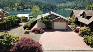 A residential area with a lake, houses, and a mountain backdrop.