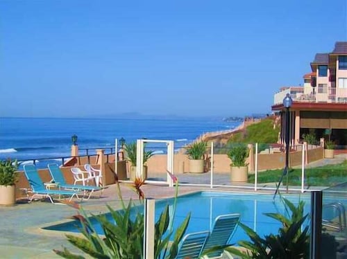 Beautiful Solana Beach, Del Mar Beach Club Condo close  beach!
