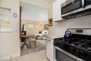 Fridge, microwave, oven, stovetop - Affordable Executive Getaway — blocks to Beach and Funk Zone (Santa Barbara)