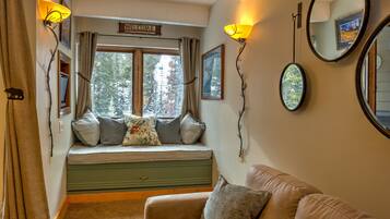 Smart-TV, Kamin, Videospiele, DVD-Player