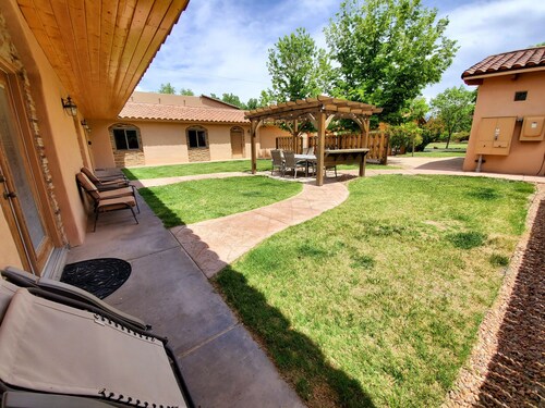 North Valley Estate Guest House - 1800 Sq.ft.