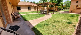 North Valley Estate Guest House - 1800 Sq.ft.