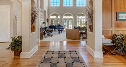 Broadmoor Estate Summer Rental - upea puutarha-patio, Lanai ja Firepit