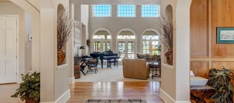 Broadmoor Estate Summer Rental - Magnifica Patio da giardino, Lanai e Firepit