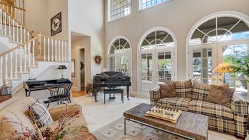 Smart TV, chimenea, videojuegos y reproductor de DVD