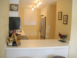 Interior - 195-295/night, Oceanfront with 2 Master Suites, Fully Stocked, Amazing View!!! (Wailuku)