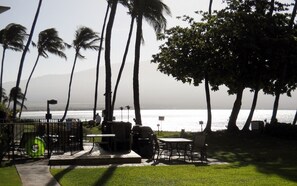 Outdoor dining - 195-295/night, Oceanfront with 2 Master Suites, Fully Stocked, Amazing View!!! (Wailuku)