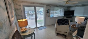 Smart TV, DVD player, books, stereo