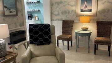 Smart TV, DVD player, books, stereo