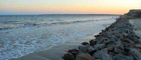 Chaises longues, serviettes de plage