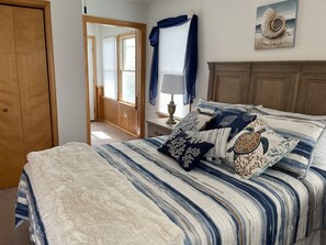 5 Schlafzimmer, Schreibtisch, Bügeleisen/Bügelbrett, Reisekinderbett