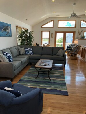 Smart TV, fireplace, DVD player, books