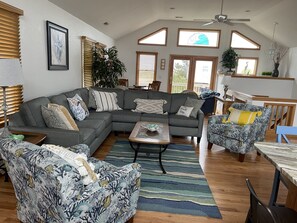 Smart TV, fireplace, DVD player, books