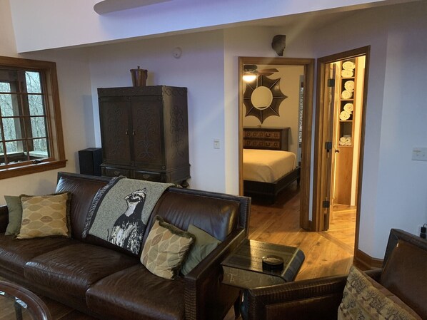 Smart TV, fireplace, video games