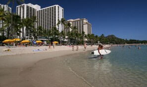 Beach nearby, sun-loungers, beach towels