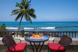 deck - Ocean and Surfer Beachfront/AC/Elevator (Kailua-Kona)